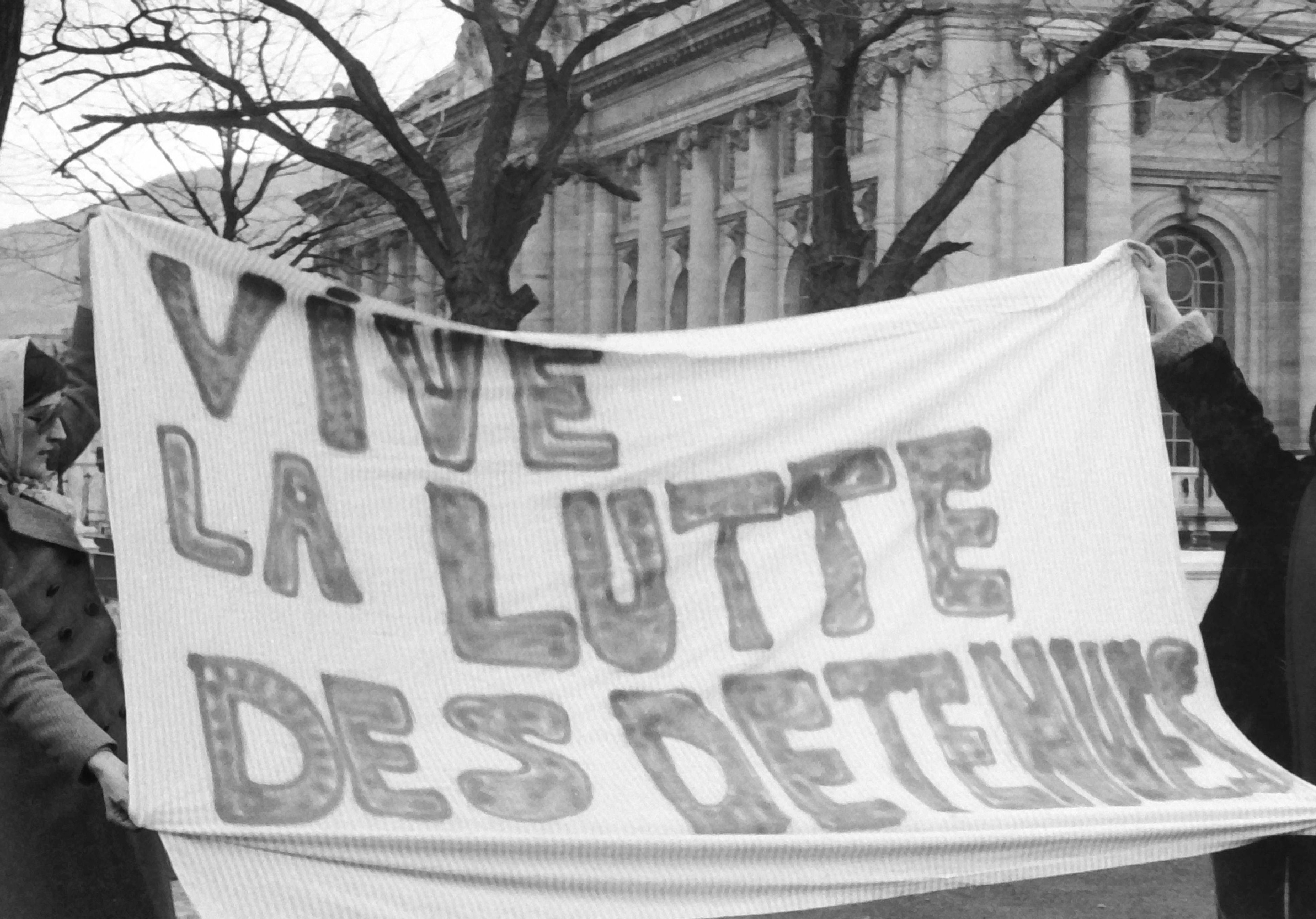 Quotidien_carceral_Manifestation devant la prison de Saint-Antoine (Genève) en solidarité avec les détenues (ca. 1973). Archives contestataires, Fonds Viviane Gonik.jpg