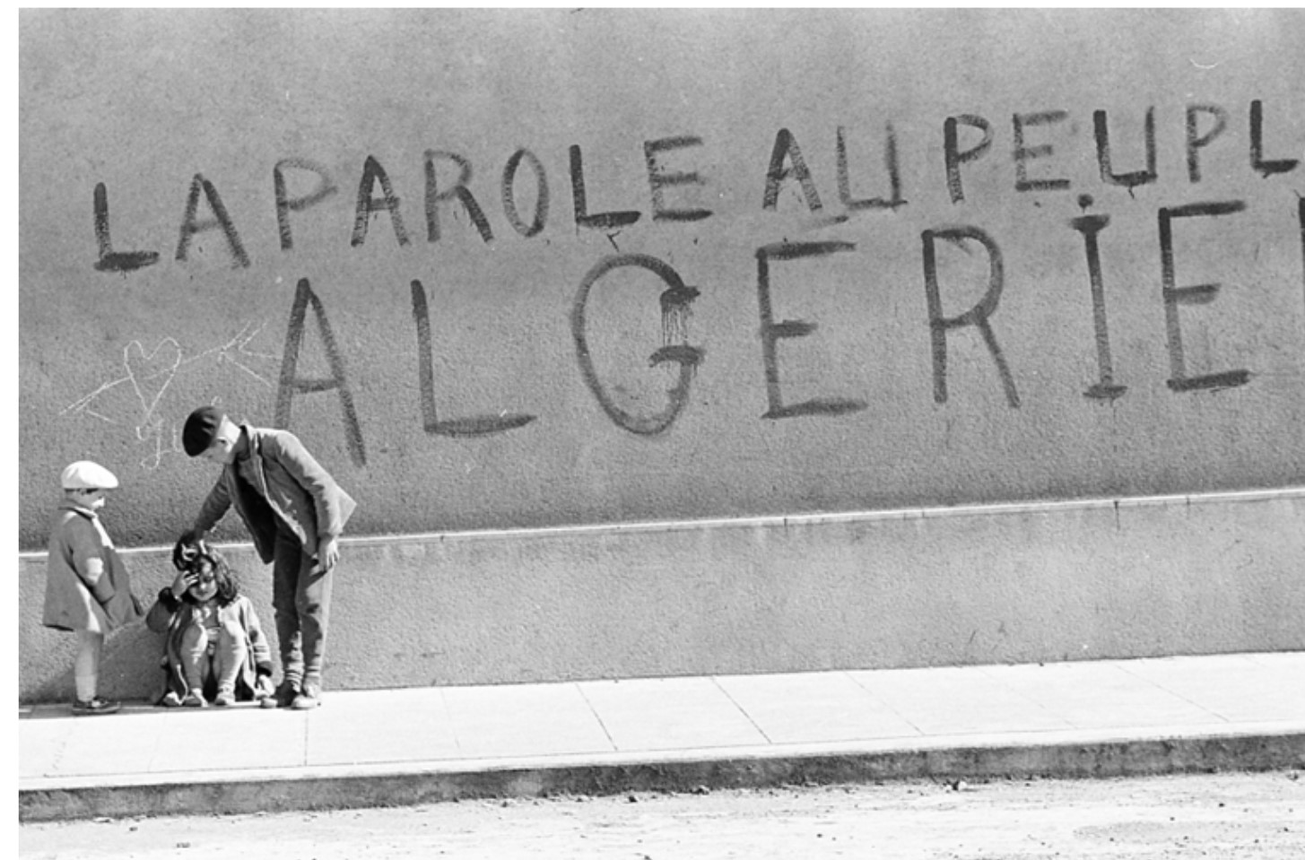 André Gazut, 1957. Firminy: Appel à la décolonisation sur les murs de cette ville de province française