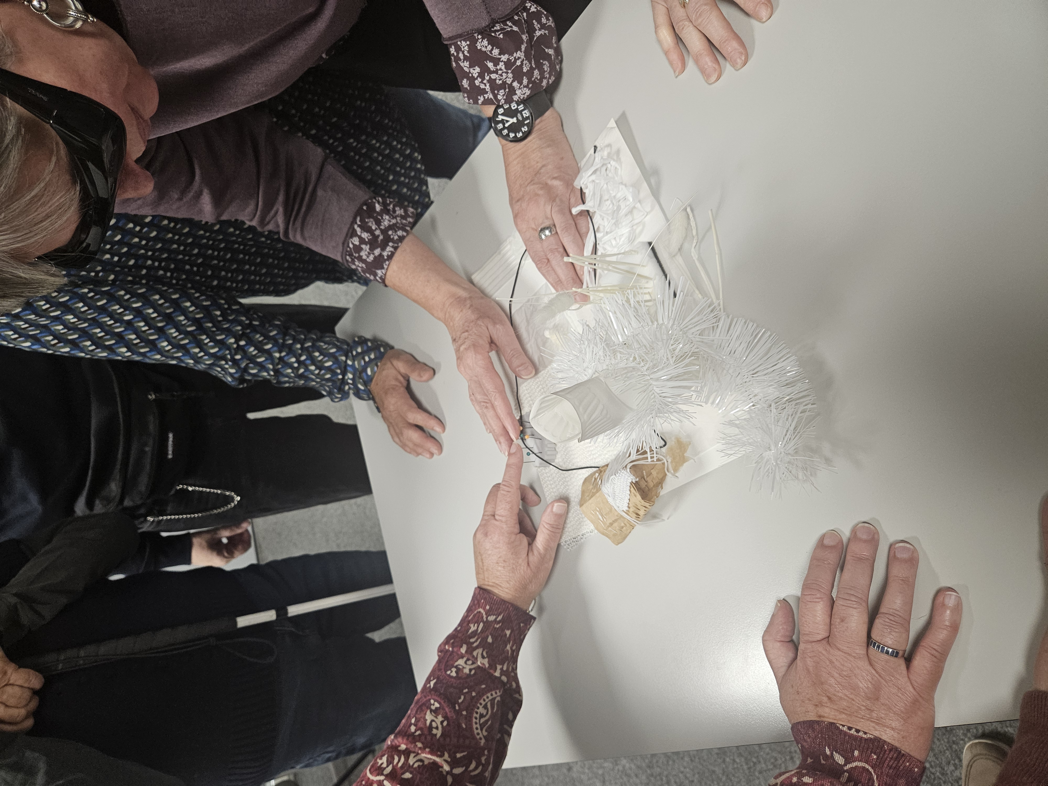 atelier de création d'illustration tactile avec les étudiant.es et les personnes invitées