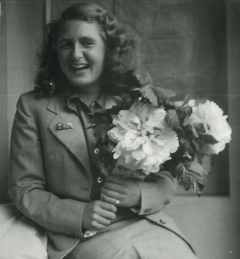 Iris Vonow Dübler en 1943, photo prise par Paul Vonow en 1943