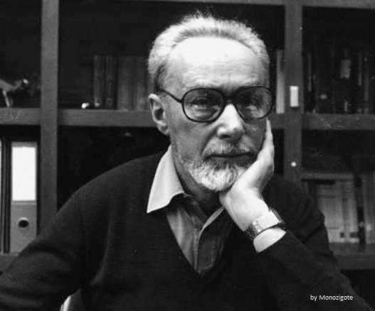 Primo_Levi_in_Library_1983.jpg