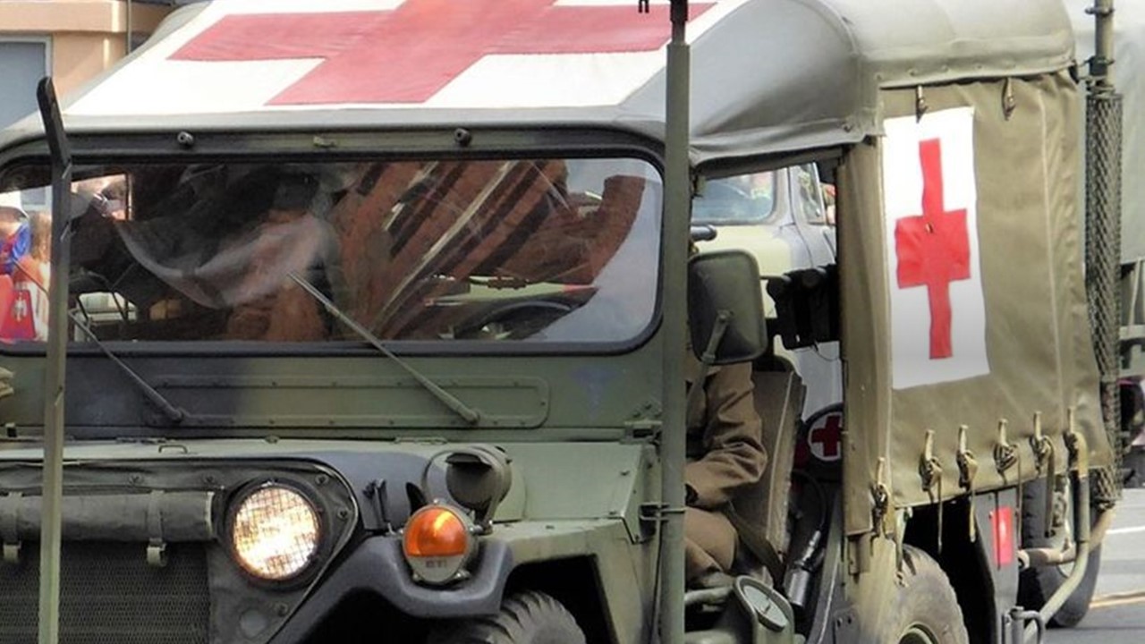 jeep croix rouge.jpg