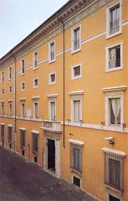 2) Palazzo Mattei: Via Paganica, 3