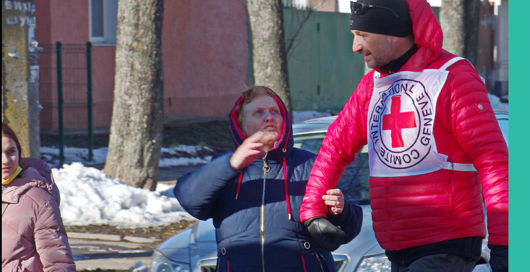 Mozambique, Manica province, Gorongosa district, Nhacadhongo village – 22 June 2022. An ICRC mobile health team vaccinates residents in remote communities and provides COVID-19 prevention advice. Photo by Ricardo Franco / ICRC