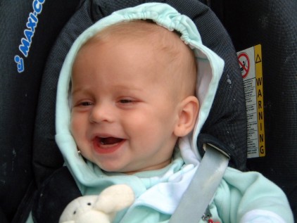 Dscf1004_big_smile_3_33.jpg (32762 bytes)