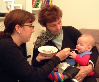 Dscf1043_feeding_liam_closed_crop40.jpg (33416 bytes)