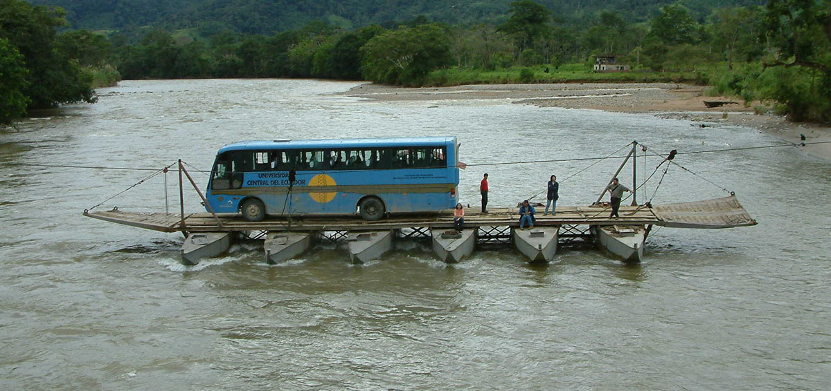Crossing the Zamora River at Ramirez near Nambija on the Universidad Central
